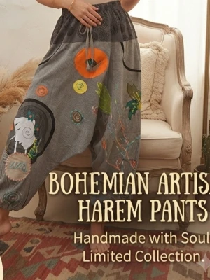 Grå bohemiska haremleggings - Unika grå leggings i bohemisk stil med vida ben och färgglada konstnärliga mönster. Resår i midjan med dragsko för skön passform. Handgjorda detaljer och avslappnad look, perfekta för dig som gillar kreativ och personlig stil.