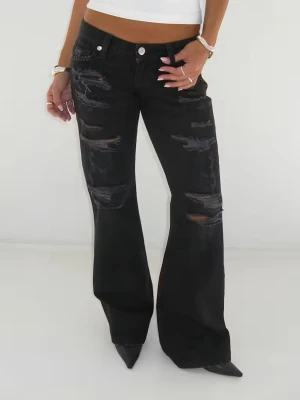 Jeans low - Säljer dessa snygga jeans från Gina tricot storlek L, använt ca 1 gång, Orginalpris 399kr! 🥰