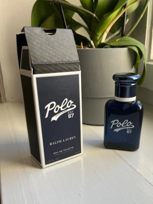 Polo Ralph Lauren parfym - Polo Ralph Lauren parfym i utmärkt skick - 9,5/10 ca 95% av parfymen finns kvar.  Priset kan diskuteras! Tveka inte vid frågor eller funderingar!