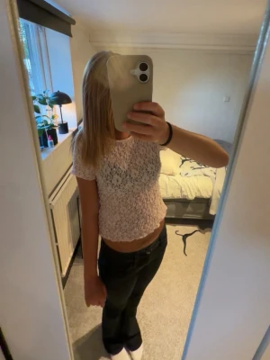 Rosa mönstrad topp  - Säljer en rosa mönstrad topp från gina. Har nästan aldrig kommit till användning. Pris går självklart att diskutera💞💞