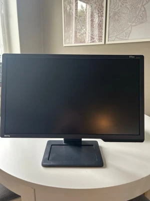 BenQ skräm  - Säljer denna zowie benQ skärm som är känd för spel proffs. 144 Hz och funkar utmärkt till dator. 