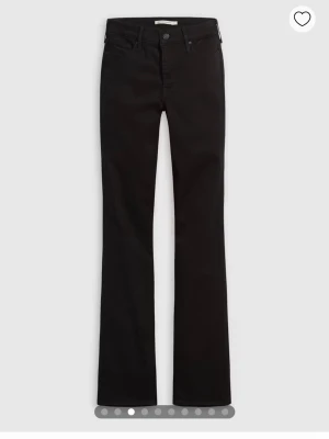 Bootcut Jeans - Levis jeans midwaist modell 315 nypris 949kr aldrig använda men har klippt av lappen
