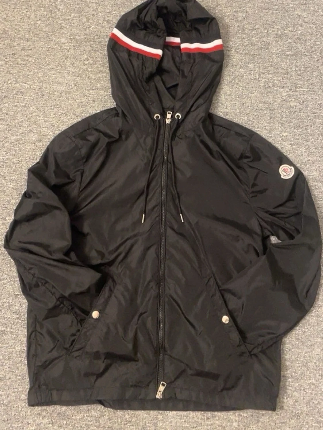 Svart Moncler vindjacka