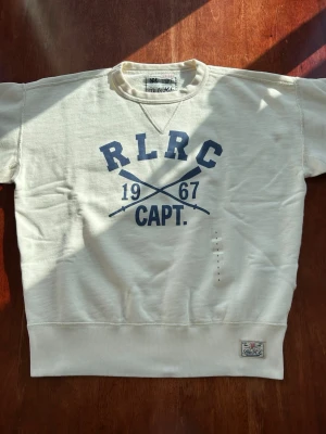 Vit sweatshirt från Polo Ralph Lauren - användas max 5 gånger. Pris lappen tog jag bort