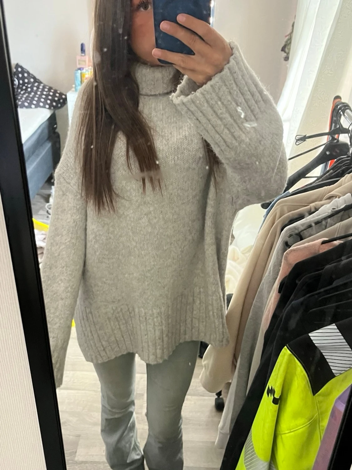 Ljusgrå oversized stickad polotröja  - 1
