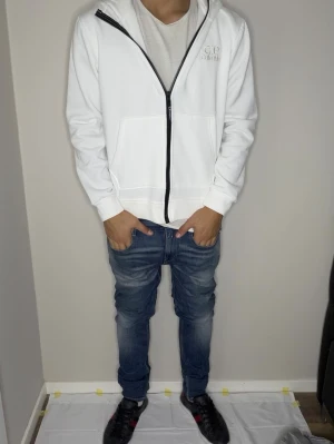 Cp company zip  - Säljer en cp company zip i storlek M men sitter som S. Hör av dig vid funderingar 🙌🌟