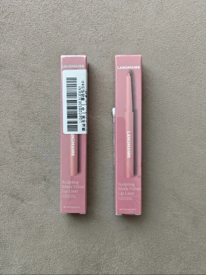 Langmanni Sculpting Matte Läppenna - Två stycken Langmanni Sculpting Matte Velvet Lip Liner i nyanserna 04 och 08. 