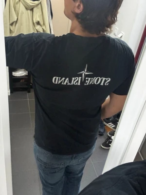 Stone Island T-Shirt - Storlek M, skick 9/10. Givetvis äkta, postar samma dag!