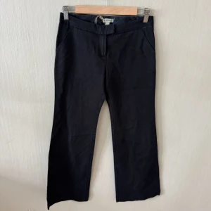 Burberry Svarta  kostymbyxor  - Snygga svarta kostymbyxkor med bootcut-modell. 0398