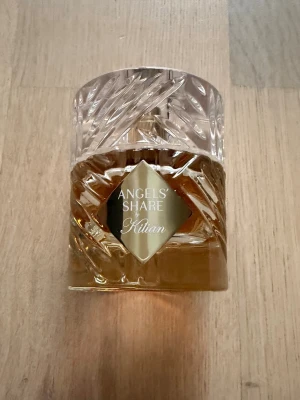 Kilian Paris - Angels' Share 50ml - Säljer min Angels' Share från Kilian Paris. Uppskattningsvis 40-45ml kvar.