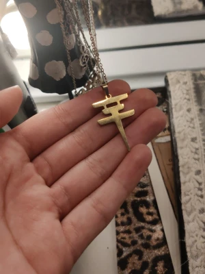 Tokio hotel halsband - Guldigt tokio hotel halsband skriv för fler bilder!