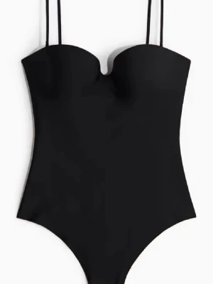 H&M body - Populära H&M bodyn. Använd en gång, som ny! Storlek 75B