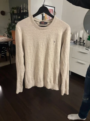 Beige tröja från Morris i bomull - Snygg beige tröja från Morris i 100% pima bomull. Ny pris 1499. 