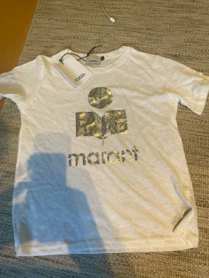 Isabel Marant t shirt - Supersnygg T-shirt perfekt till klubb/ sommar. Säljer billigt pga att den inte kommer användas