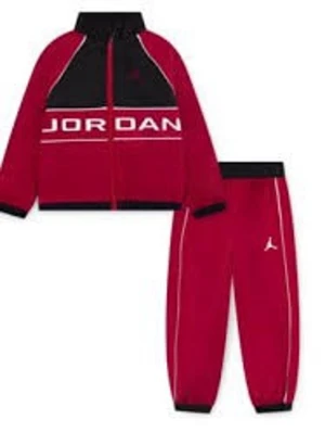 Barn Jordan set - Helt ny oanvänd set från Jordan för barn 4-7 år. Säljer pga de inte kommer till användning. Ny pris 700kr