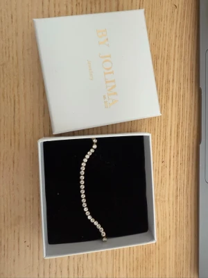 Armband - Fint armband som aldrig är använt 🩷 kostar 349kr nytt