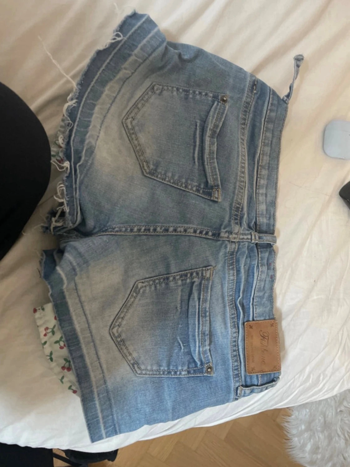 Blå jeansshorts från Fishbone - 2