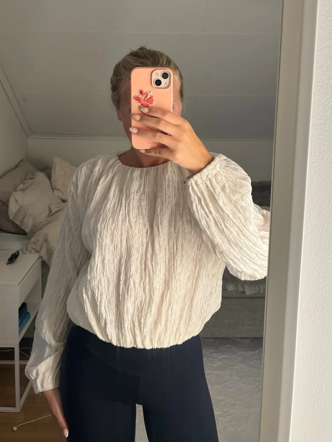 Vit crinkle-blus med lång ärm - 1