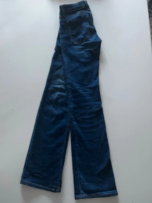 Replay jeans  - Replay jeans som är knappt använda! De är i storlek 26, low waist och är lite bootcut. Skriv gärna vid frågor! Pris kan diskuteras😊 MVH: ScentAndStyle 