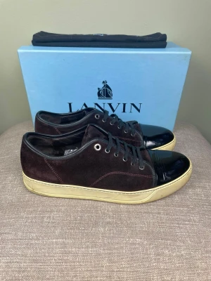 Lanvin skor - Hej, säljer nu dessa svin snygga Lanvin skor. Skorna är i grymt skick! Begränsat antal boxar och dustbag. Hör av dig vid frågor. 