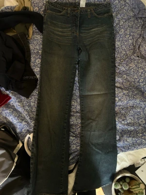 raka jeans - köpta på secondhand S/M