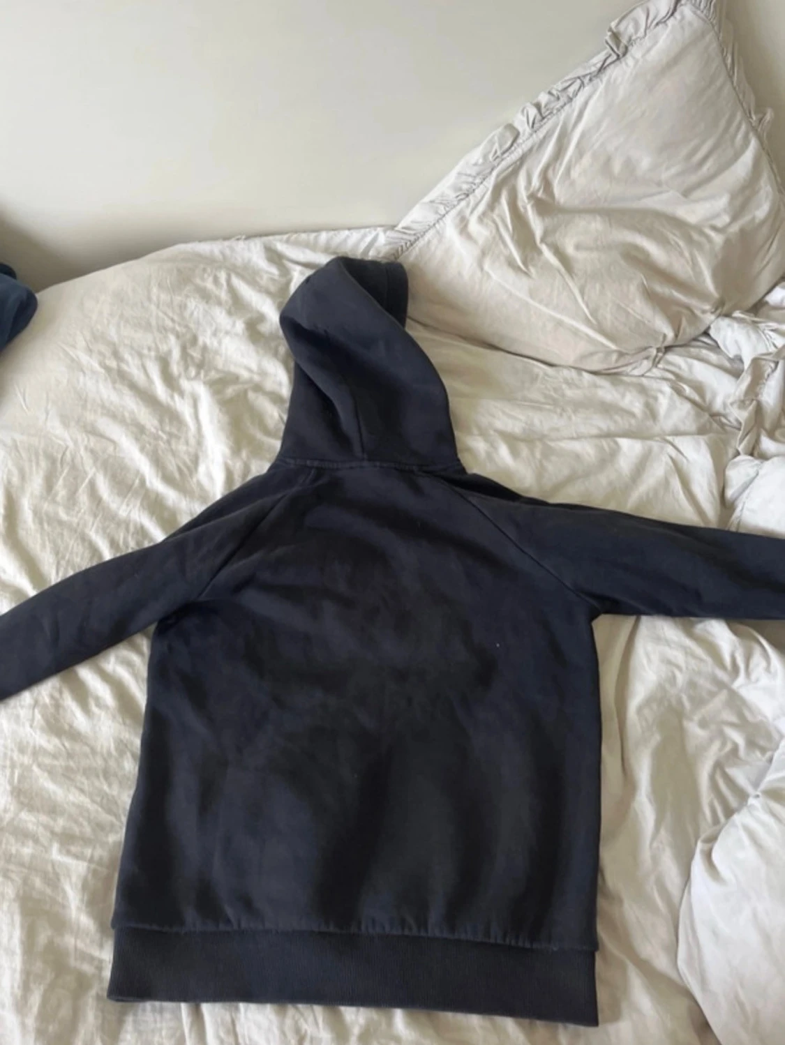 Svart hoodie från Peak Performance
