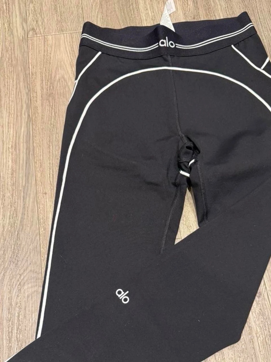 Svart träningsset från Alo Yoga - 4