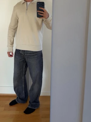 Half zip - Beige half zip från Asos. Storlek M. 