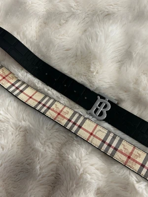 Burberry bälte  - Oanvänt burberry bälte!! 