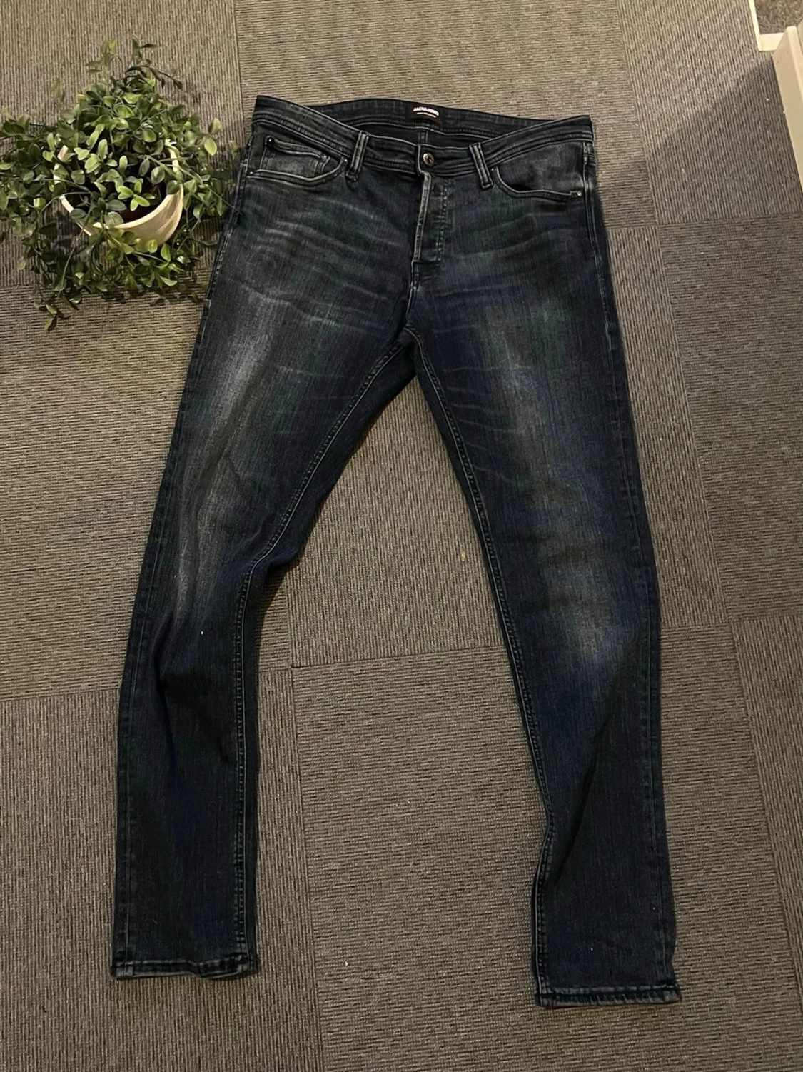 Mörkblå Jack and Jones jeans 