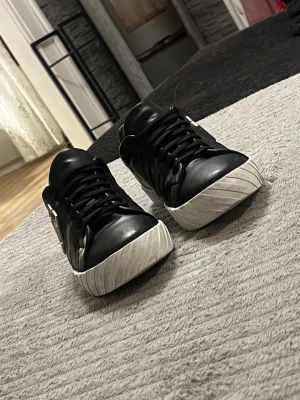 Philip plein  - Ett par feta Philip plein skor, köpte fel storlek.                                        600kr eller kom med bud 