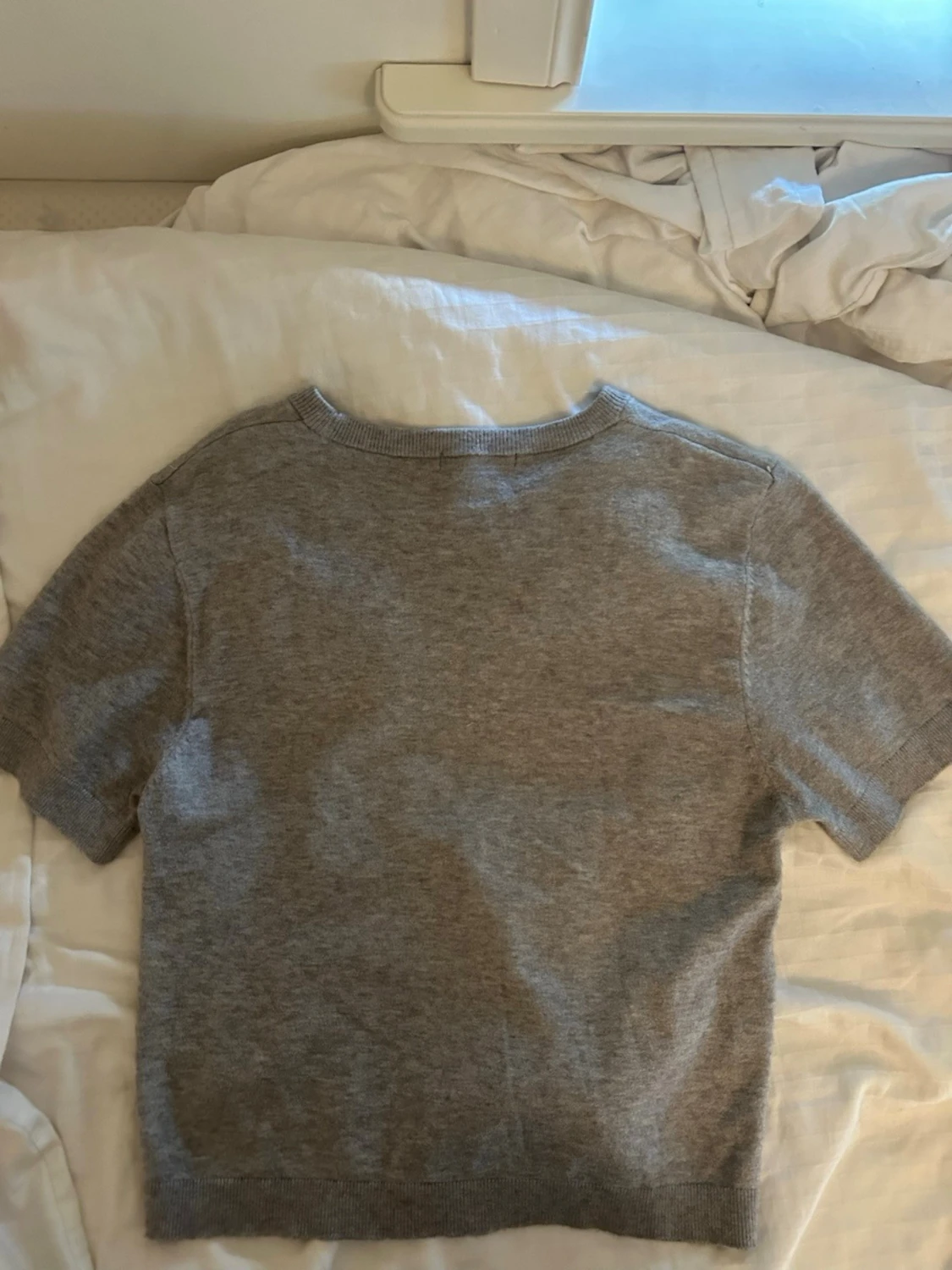 Grå stickad kortärmad topp - 1