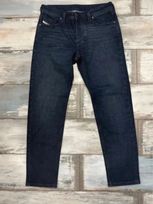Diesel Jeans - Diesel modell Larkee Beex tapered fit. W31
