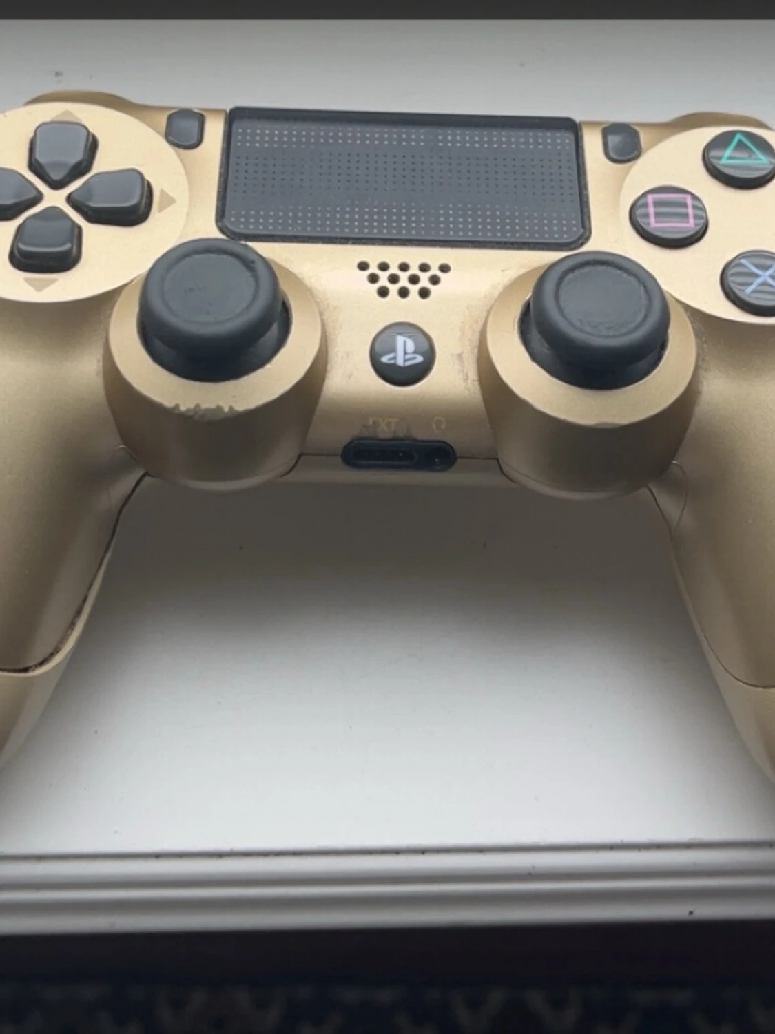 Guldfärgad PS4 DualShock 4 handkontroll