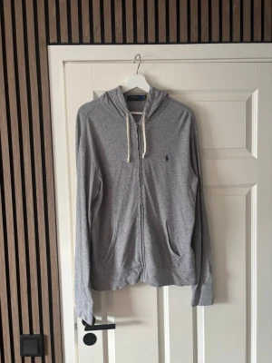 Polo Ralph Lauren Zip Hoodie - Polo Ralph Lauren zip hoodie i fint skick, storlek M