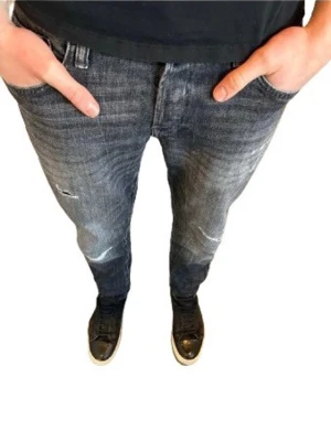 Jack and Jones jeans - Tja säljer nu dessa riktigt snygga Jack and Jones jeansen i storlek 28 32 där nypriset är cirka 700 kr och modellen är JJIMIKE JJORIGINAL GE, skick 10/10 vid minsta lilla fundering så är det bara att höra av sig