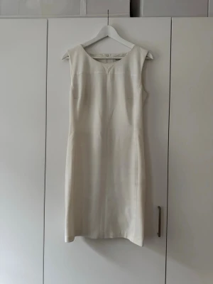 Klänning från Karen By Simonsen - Storlek 38. Är i fint skick.