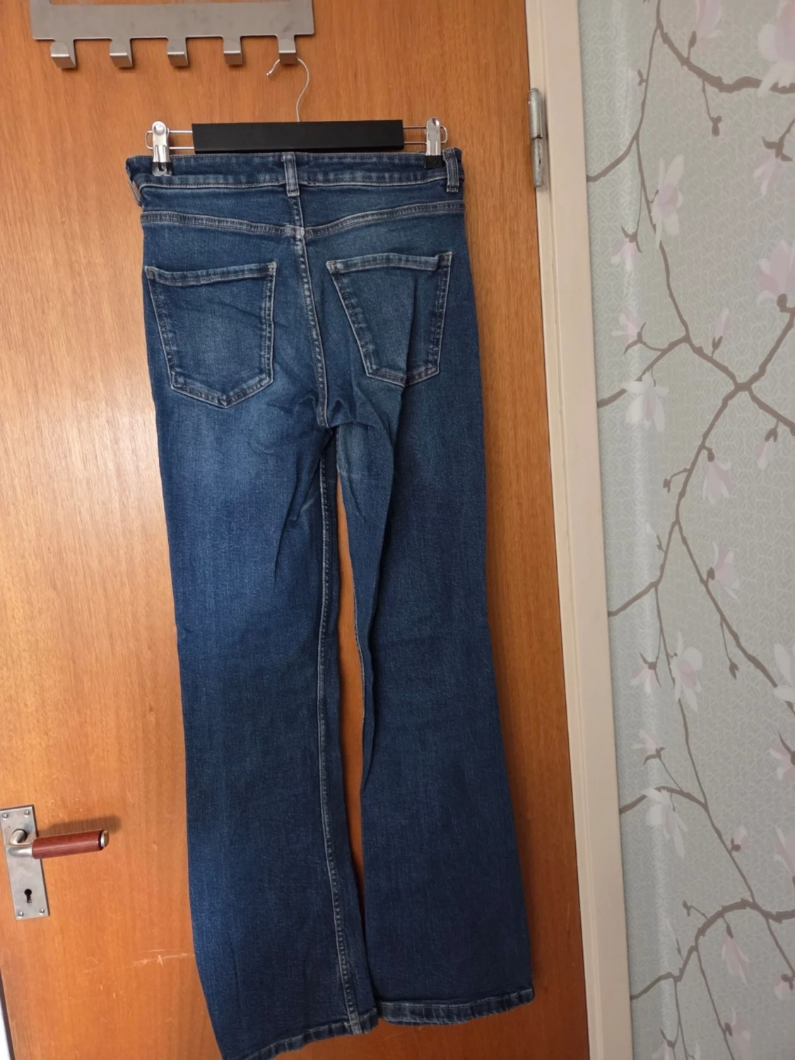 Blå bootcut jeans med hög midja - 1