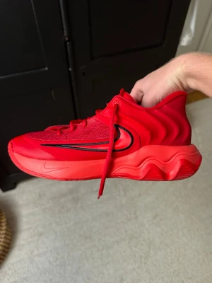 Nike giannis immortality 4 - Giannis immortality 4 basketskor. Använda 2 gånger. Har inte kvar kartongen . Nypris 999 kr