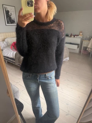 Svart fluffig stickad tröja - Superfin tröja i mohai