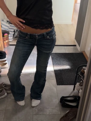 Lågmidjade jeans  - Säljer dessa jättefina jeans som knappt är använda, därmed nytt skick. Skriv vid frågor:)