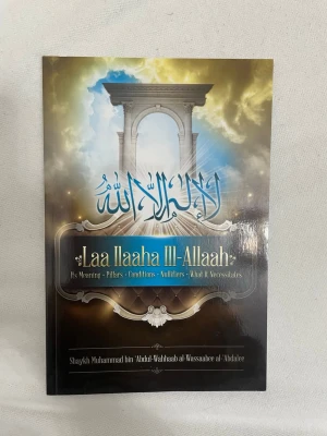 Laa Ilaaha Ill-Allaah bok - En bok med titeln 'Laa Ilaaha Ill-Allaah' av Shaykh Muhammad bin 'Abdul-Wahhaab al-Wassaabee al-'Abdalee. Boken är tryckt i mjukt omslag och innehåller kapitel om betydelse, villkor och pelare.