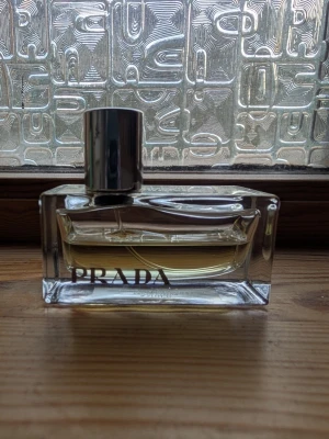 Prada Amber parfym 50ml - Prada amber. En utgången klassiker! Förvarad mörkt och svalt. Mängd se bild. 