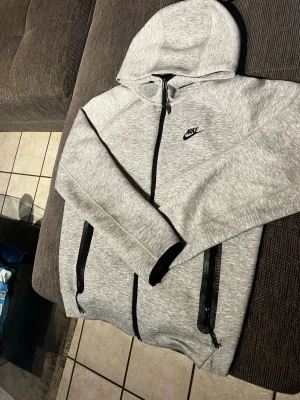 Nike tech kofta  - Den är som helt ny använts 3-7 gånger max 