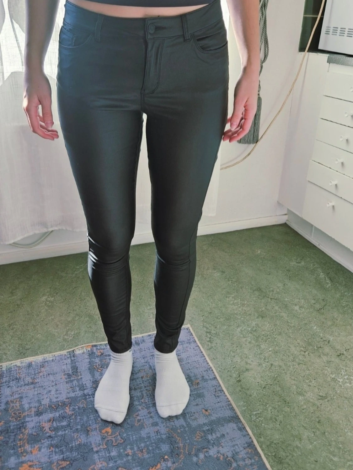 VERO MODA svarta byxor st M - 1