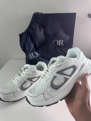 D10R B30 skor  - Helt ny inget fel fick den som present 🤫