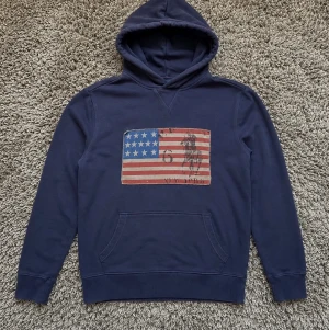 Ralph lauren vintage hoodie - Säljer denna unika RL hoodien ~ vintage / FINT SKICK!🙌Strl 14-16 = XS /// Hör gärna av er om ni har funderingar!👏