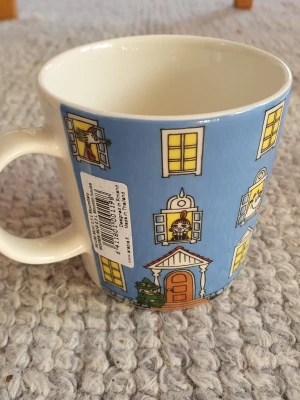 Muminmugg Muminhuset Mumin  - Felfri mugg med etikett kvar. Säljer fler Muminmuggar så kika gärna på mina övriga annonser också. Packar mycket noggrant. 
