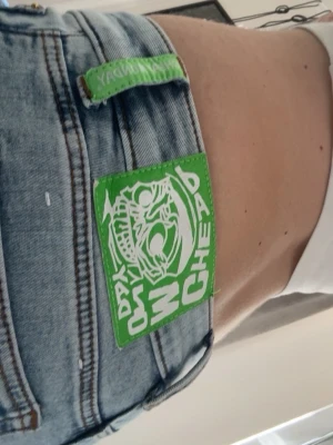 Blåa cheap monday jeans - Andvändna fåtal gånger, men säljer då dom blivit för korta