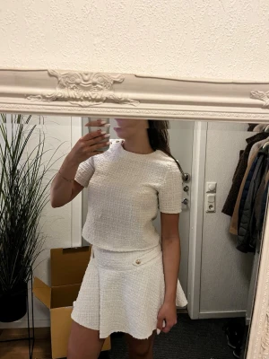 H&M set - Använt fåtal gånger. Storlek S. Säljer pågrund av att det inte kommer till användning.